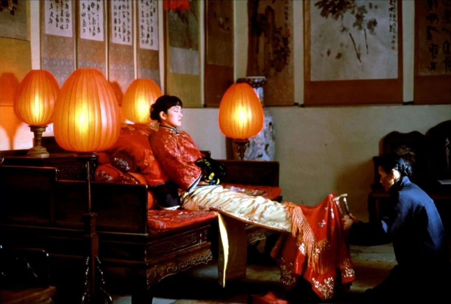 подними красный фонарь смотреть. зажги красный. зажги красный фонарь фильм. фильм подними красный фонарь. зажги красный фонарь 1991.