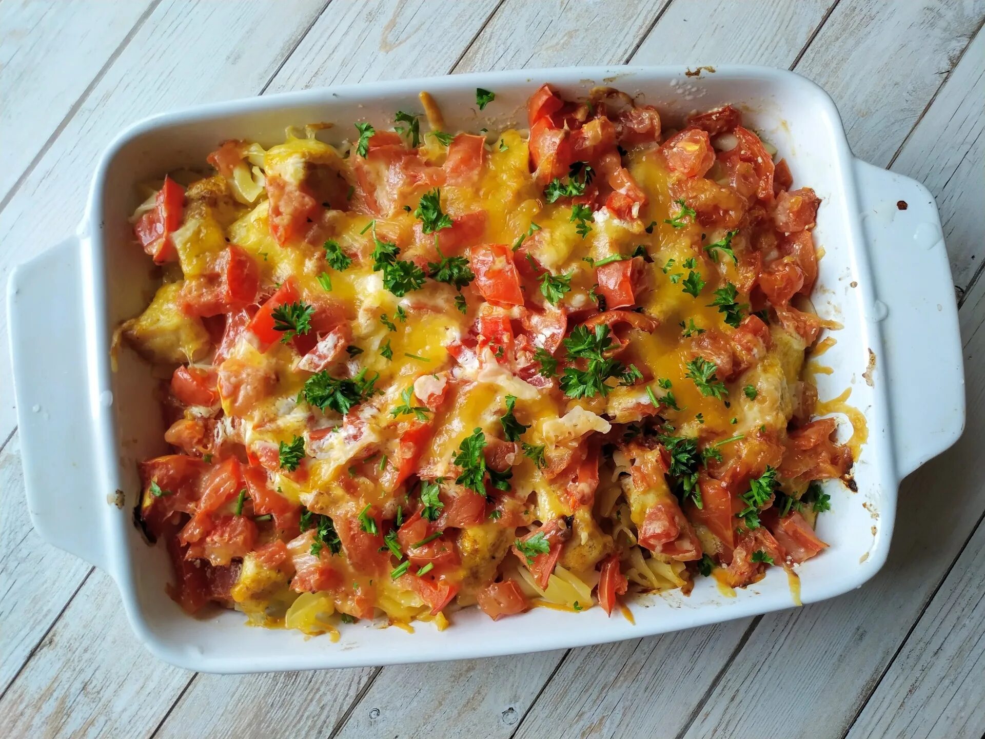 Запеканка макароны куриная грудка. Кассероль блюдо. Запеканка макароны куриная грудка. Запеканка макароны яблоки. Филе курицы с макаронами в духовке.