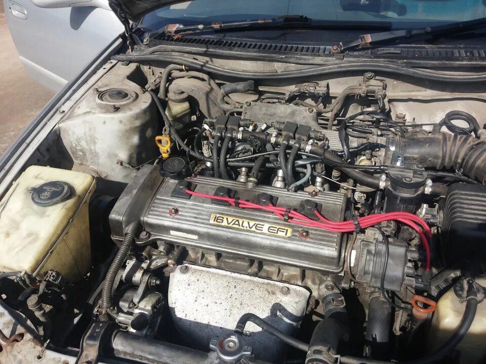 Датчик cps 7a-fe. Toyota corolla 1997 двигатель. Болт оборотов на двигателе 5а тойота королла. Двигатель тойота королла 110. Фиксатор шланга охлаждения вариатора тойота королла румион 2010 года.