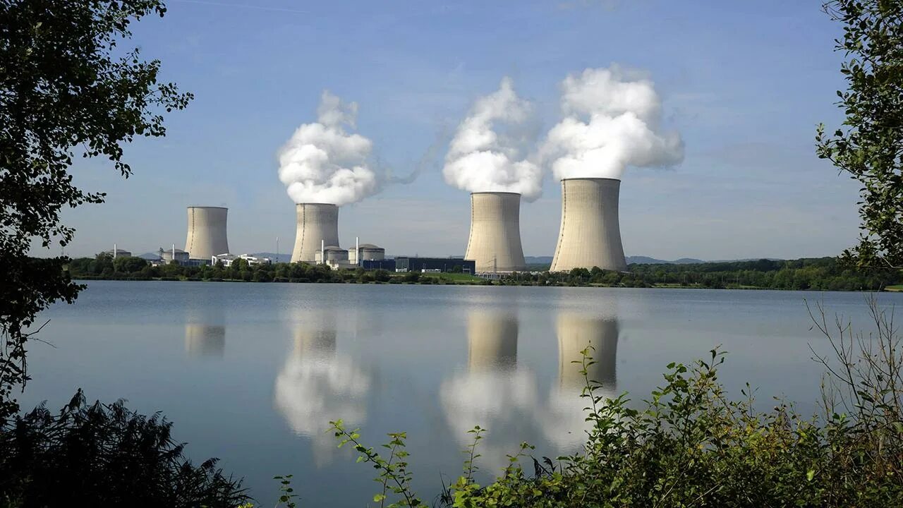 Аэс италия. Атомная станция в узбекистане. Nuclear facility. Атомная энергия аэс. Аэс в казахстане.