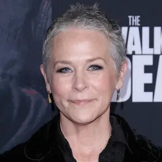 Жетілген брюнетттердің жалаңаш фотосуреттері