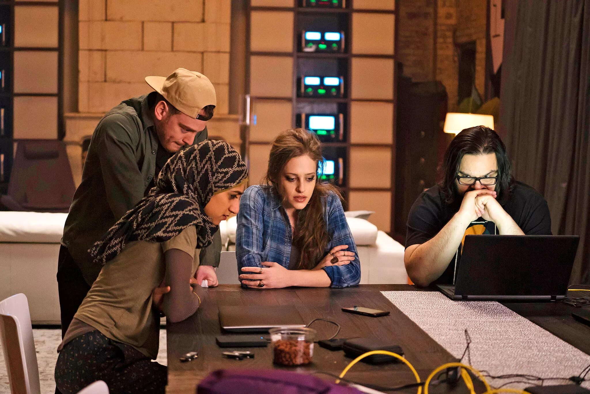 Колби мистер робот. Мистер робот 2015. Мистер робот сериал 2015–2019. Рами малек мистер робот сериал  2. Мистер робот 2015.