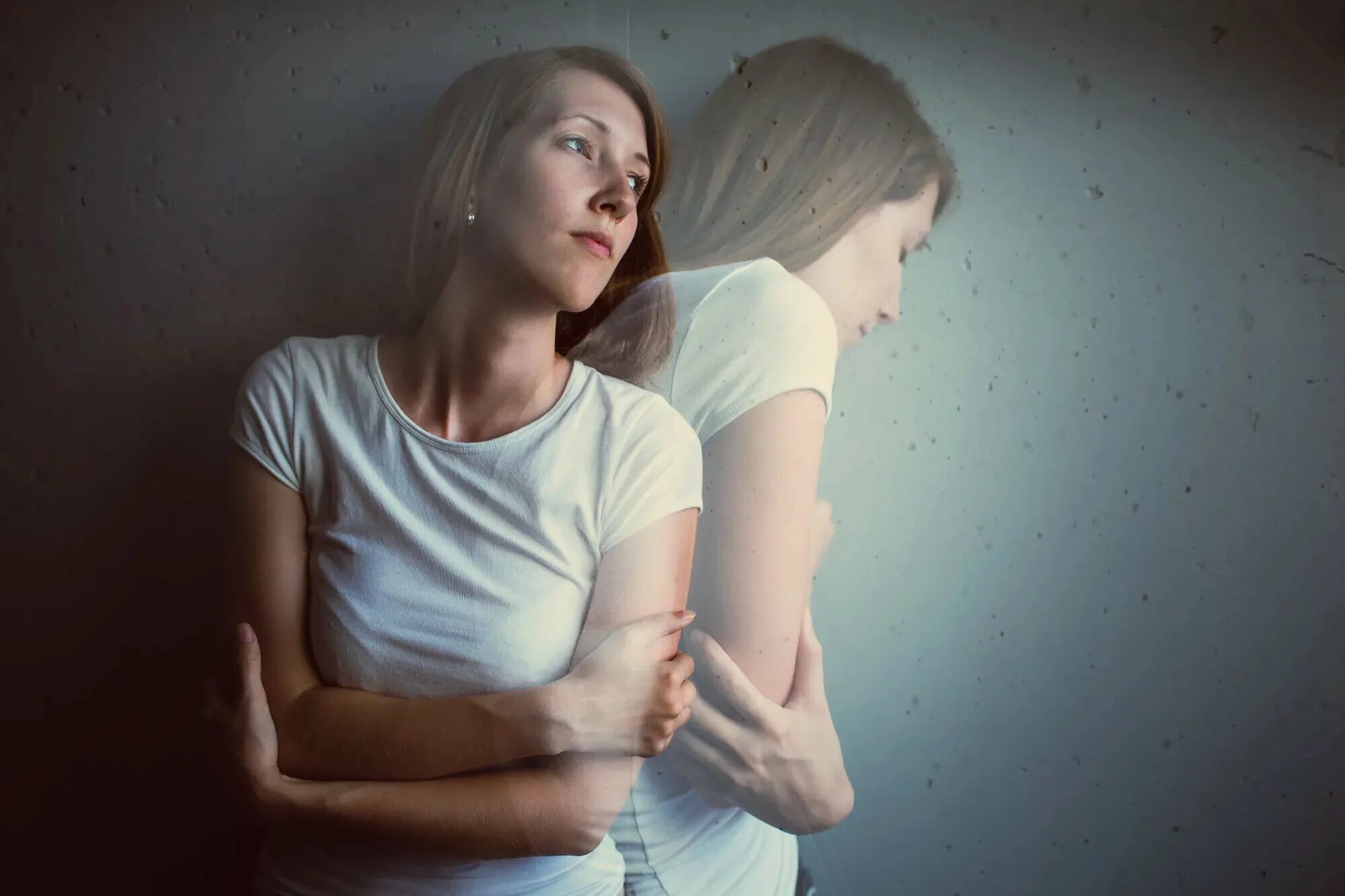 Тревога в голове. Психические расстройства. Психическое состояние девушек. Психология. Эмоциональное состояние человека.