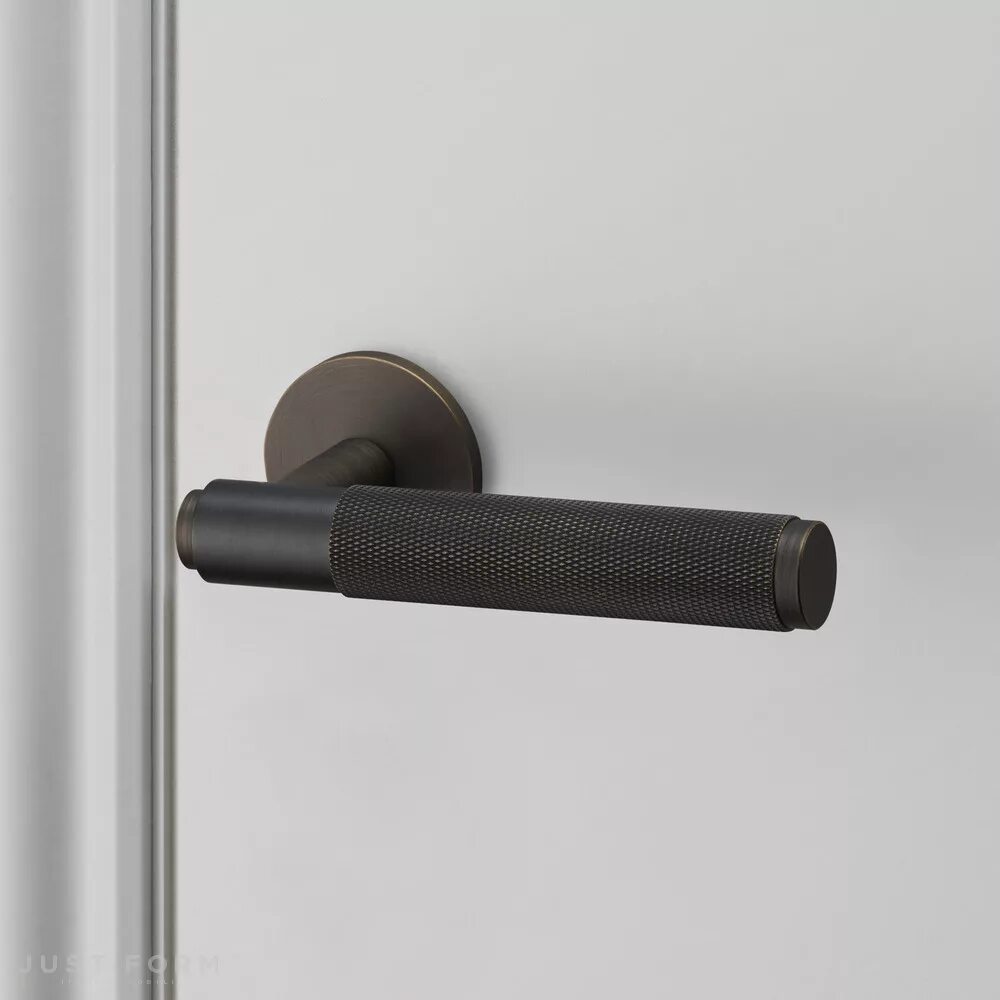 Дверная ручка Buster + Punch Door Handle / Cross / Black. Buster and Punch ручки. Дверная ручка на розетке Buster & Punch. Door Handles дверные ручки. Handle made