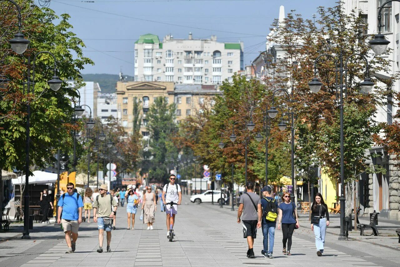 Летом были в саратове. Проспект Столыпина Саратов 2023. Саратов фото улиц. Саратов места для прогулок. Проспект Столыпина 2023 летом.