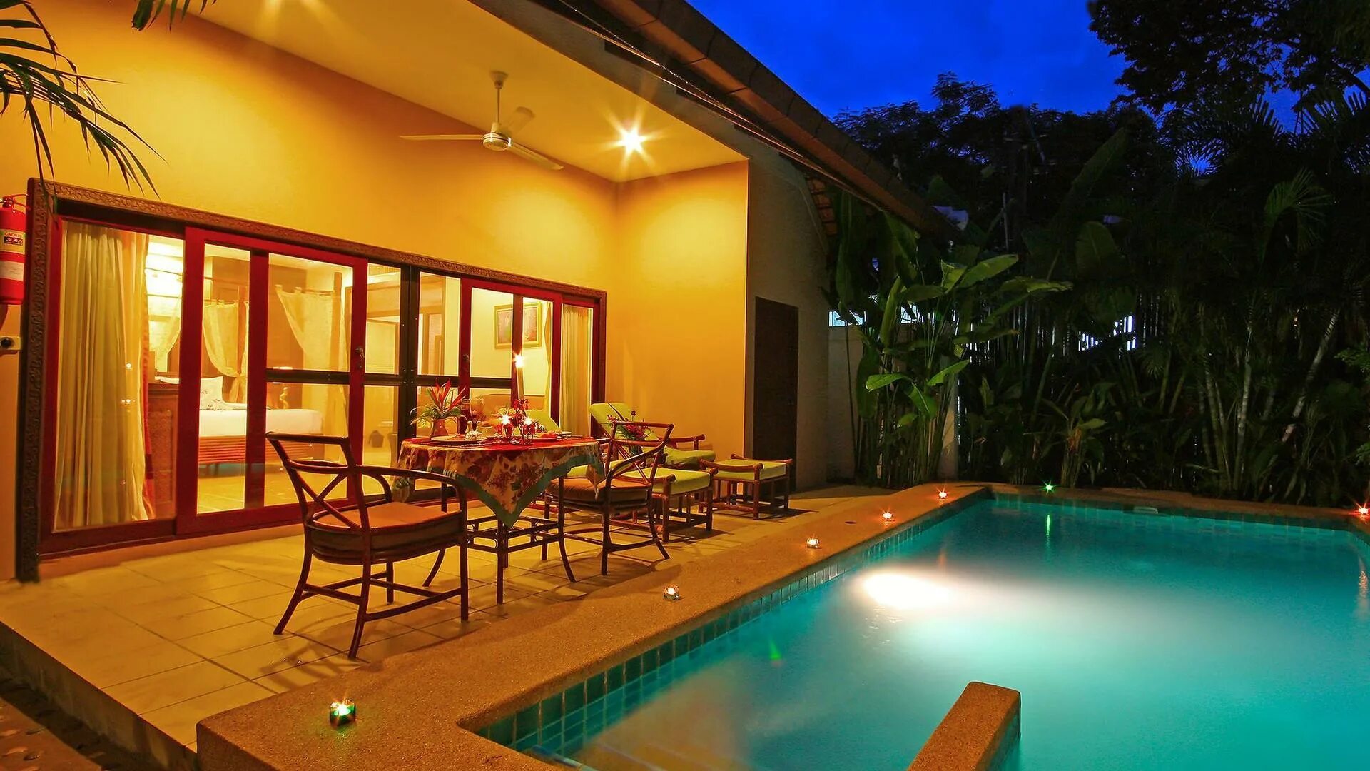 Равиндра пул вилла. Бали пул вилла Резорт Паттайя. DAVINCI Pool Villa Pattaya. Отель в Паттайе с оранжевыми балконами.