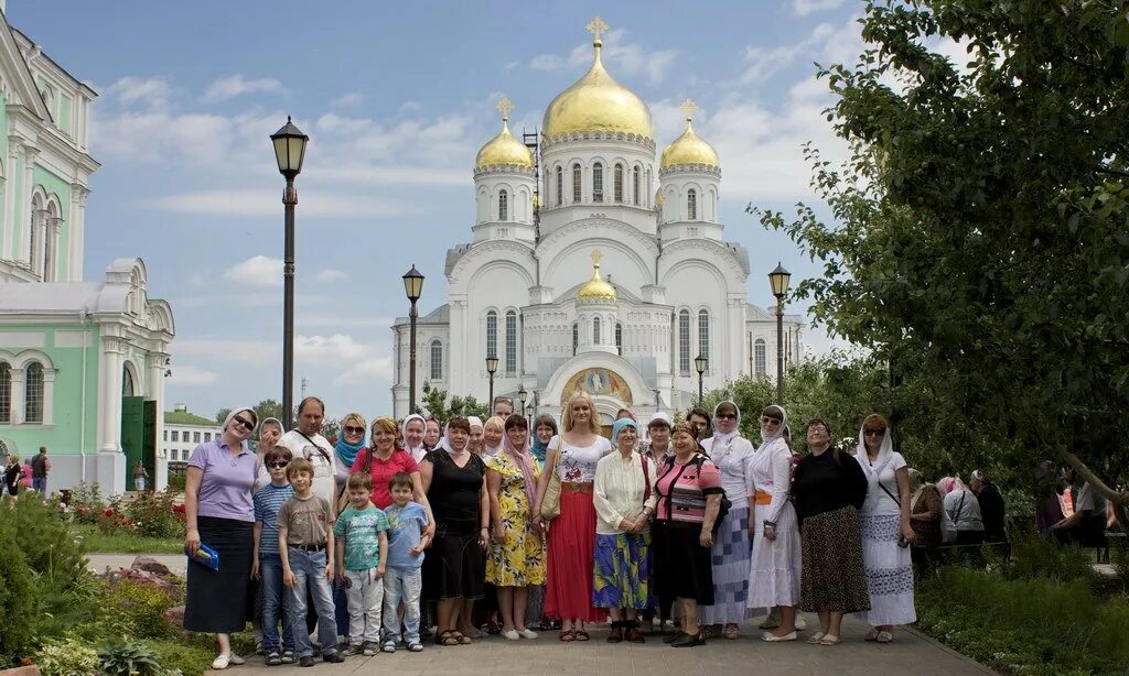 Паломничество в Дивеево. Паломники в Дивеево. Центр паломников в Дивеево. Можно ли посещать храмы