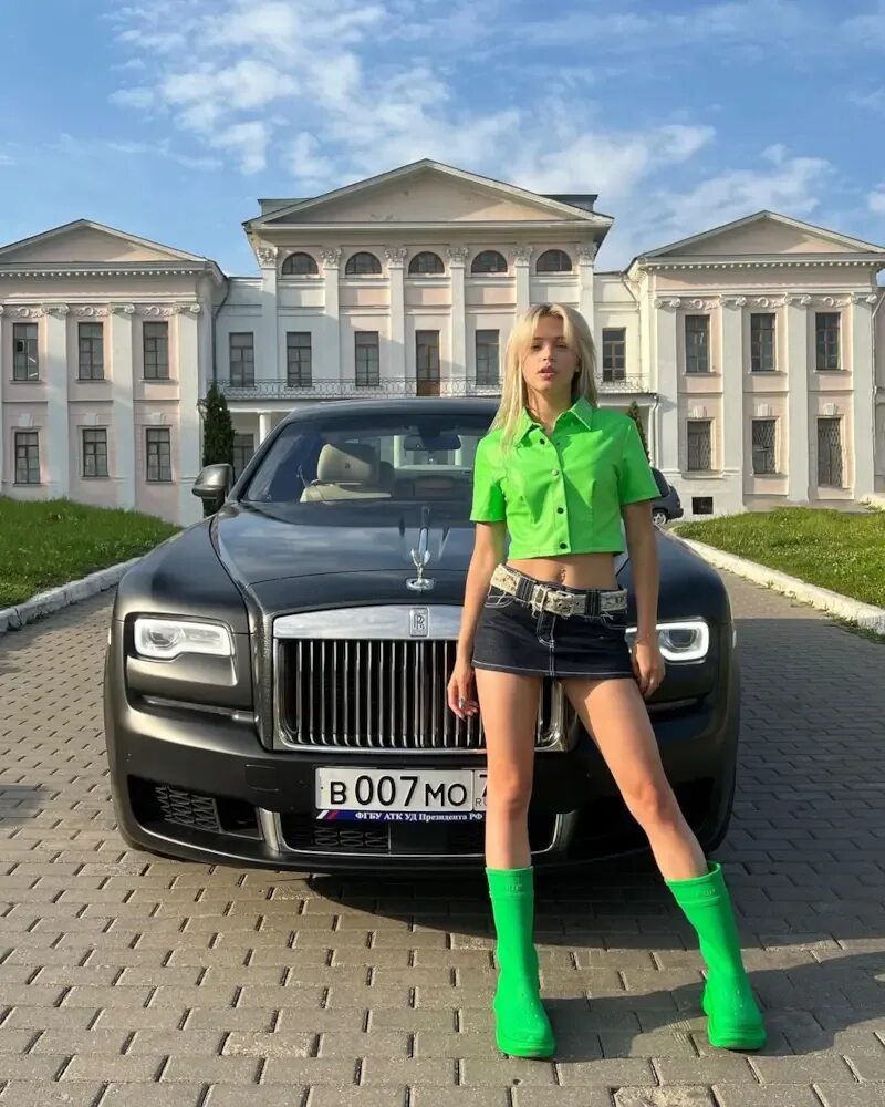 Юля гаврилина фары. Юля гаврилина rolls royce. юля гаврилина 2025. юля гаврилина 2025г.