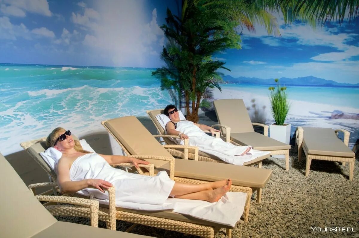 Спа тур выходного дня. Солнечные ванны в санатории. Лежак на пляже. Гелиотерапия. Солнечные ванны (гелиотерапия).