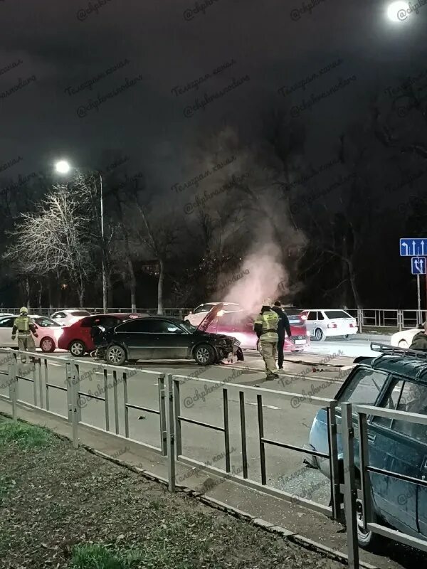 Авария на октябрьской революции вчера. Дтп на октябрьской краснодар. Чп краснодара и края. 22каневская. В краснодаре упал башенный кран 25.