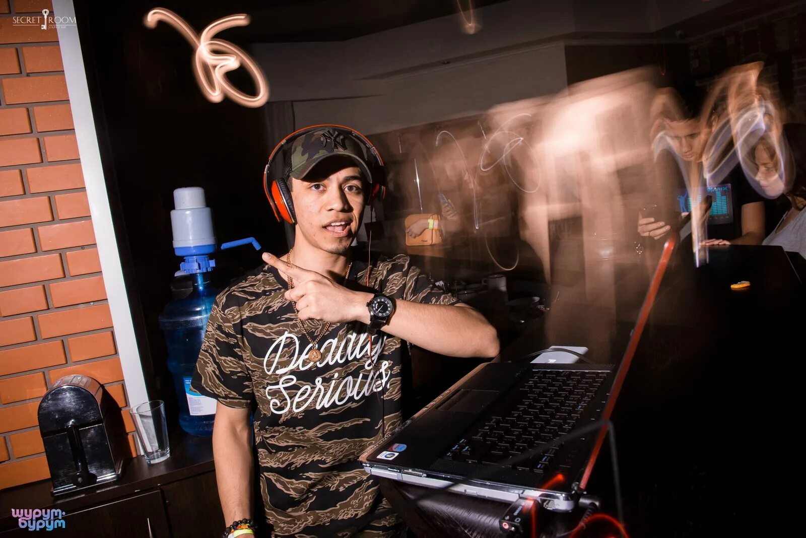 Сикрет рум набережные. Секрет рум москва клуб. Сикрет рум набережные. Улей набережные челны рестоклуб. Шурум бурум екб.