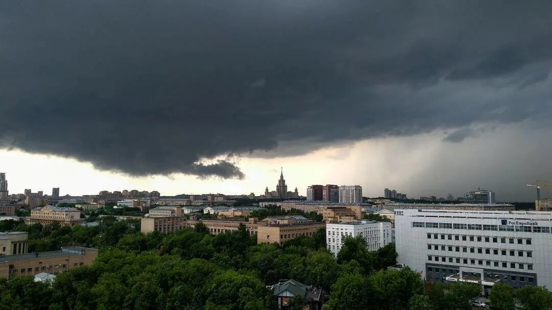 В москве ожидается ураган. Ураган гроза в Москве. Шквал в Москве. Гроза в МСК. Гроза в Москве сейчас.