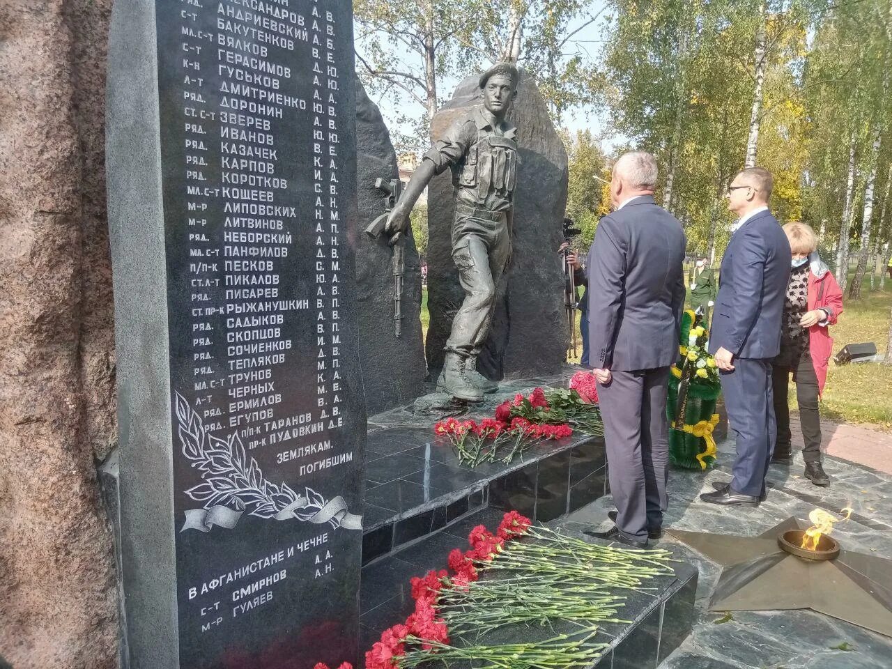 Памятник воинам афганцам Менделеевск. Памятник воинам Чечни Пенза. Памятник воинам погибшим в Чечне. Памятник героям Чеченской войны.