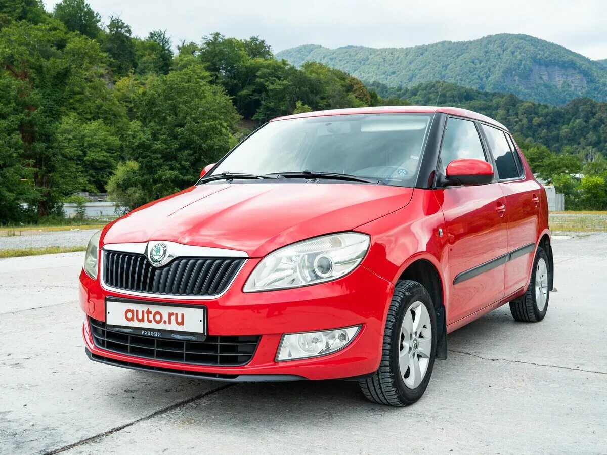 Купить шкоду 2010. Фабия 2. Skoda Fabia 2. Skoda Fabia II Рестайлинг. Шкода Фабия 2 2010 Рестайлинг.