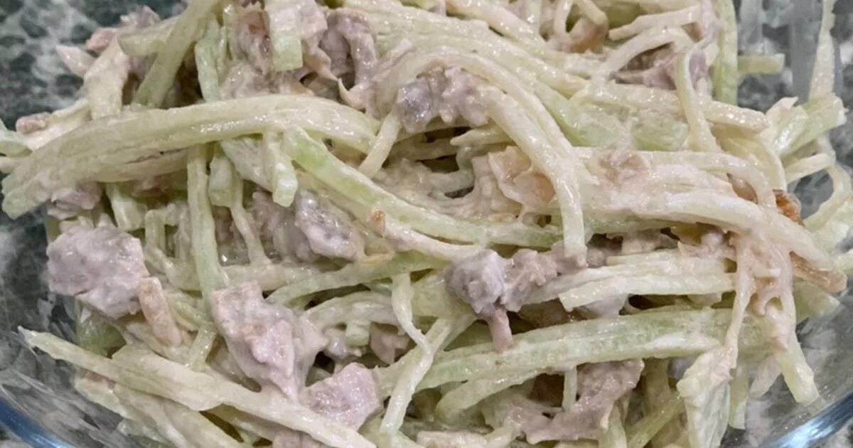 Салат из зеленой редьки с мясом