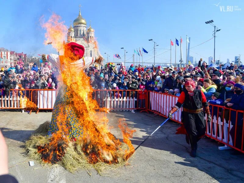 Масленица во владивостоке 2024. Масленица во Франции. Масленица Владивосток. Масленица Фрязино. Масленица во дворе в Новосибирске.