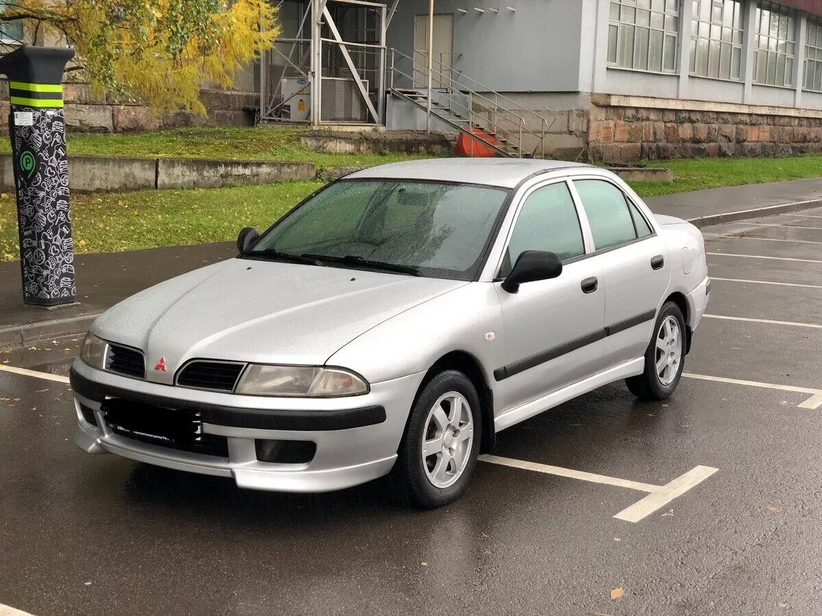 Carisma. Mitsubishi Carisma седан 1.6 1999. Mitsubishi Carisma 2000 белый. Мицубиси Carisma 1999. Митсубиси седан 1999.