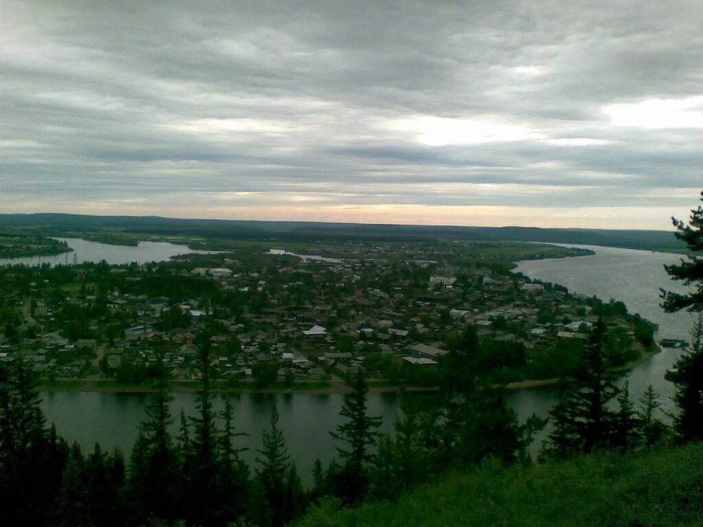 Г киренск иркутская область. Киренск река Лена. Остров Киренск. Киренск город остров. Природа Киренского района.