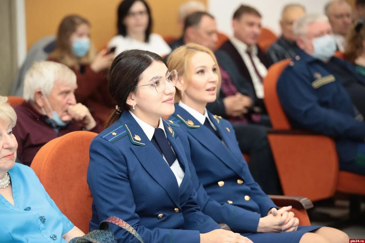 Сайт прокуратуры псковской области. Прокурор Псковской области. День Советской прокуратуры. Прокуратура Псковской области. Прокуратура СССР.