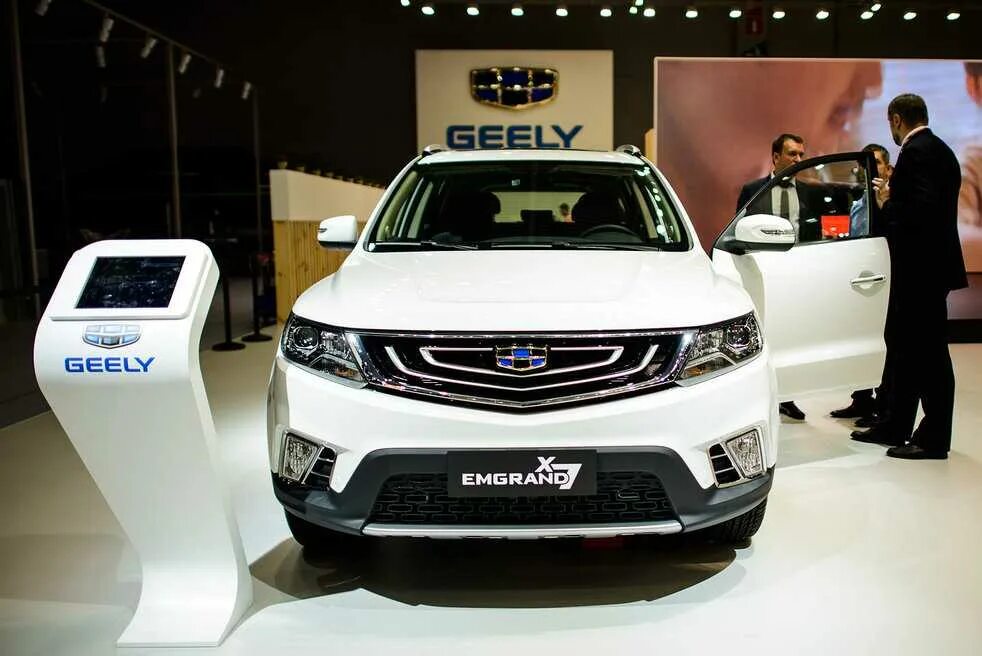 Марки автомобилей джили. Китайский автопром Джили. Geely Emgrand x7 New flagship. Китайский автопром Geely Geel. Geely Emgrand 7 New.