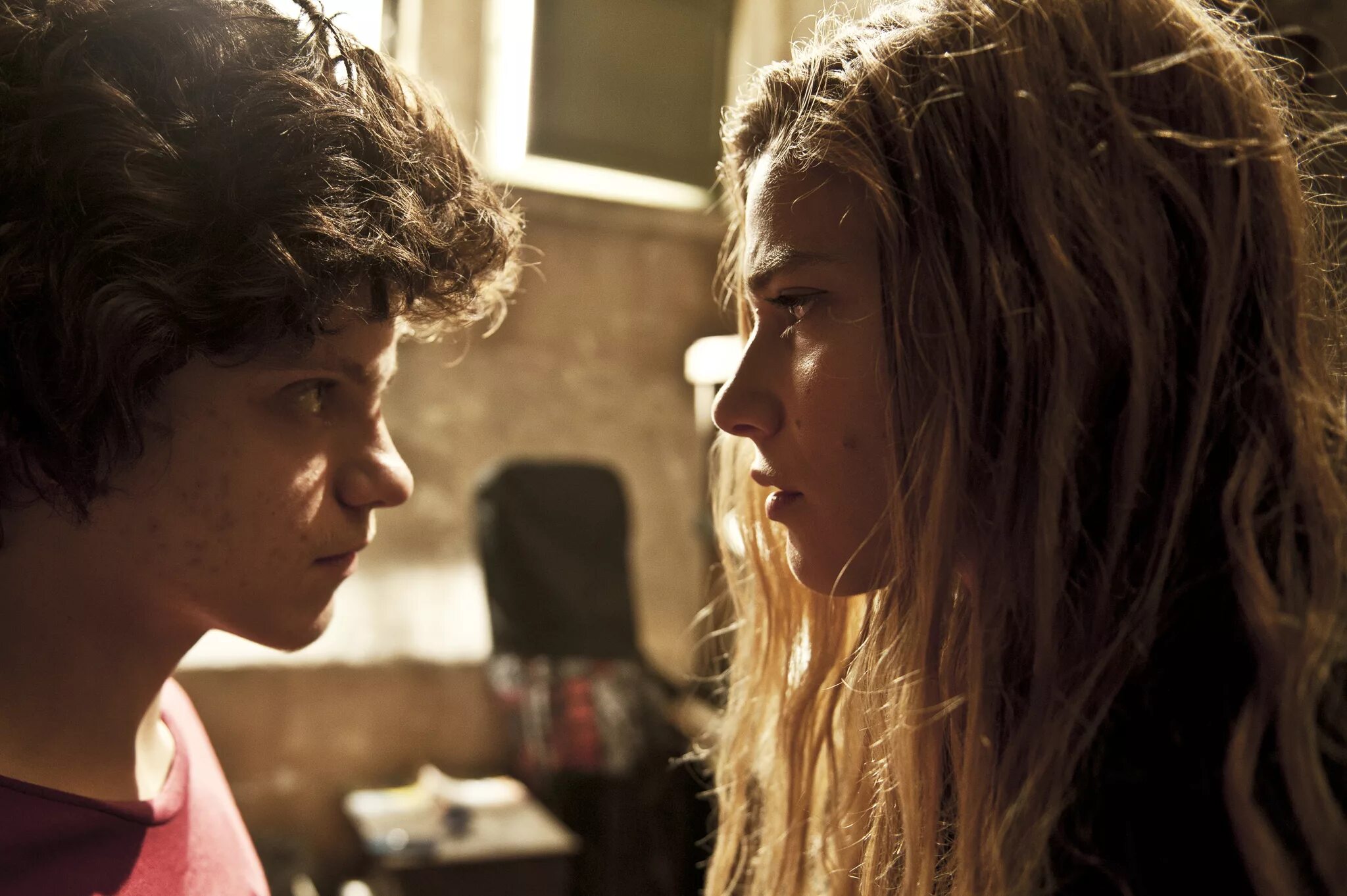 Кейтлин девер кадры. Подростки полнометражное. Оторва поппи мур. Кейтлин девер - кадры из фильмов. Maxi iglesias личная жизнь.