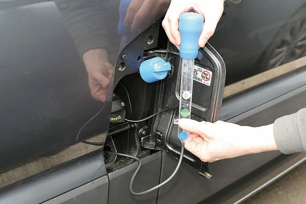 Долейте adblue. Система адблю что это. Система adblue mercedes. Adblue. Adblue mercedes v250.