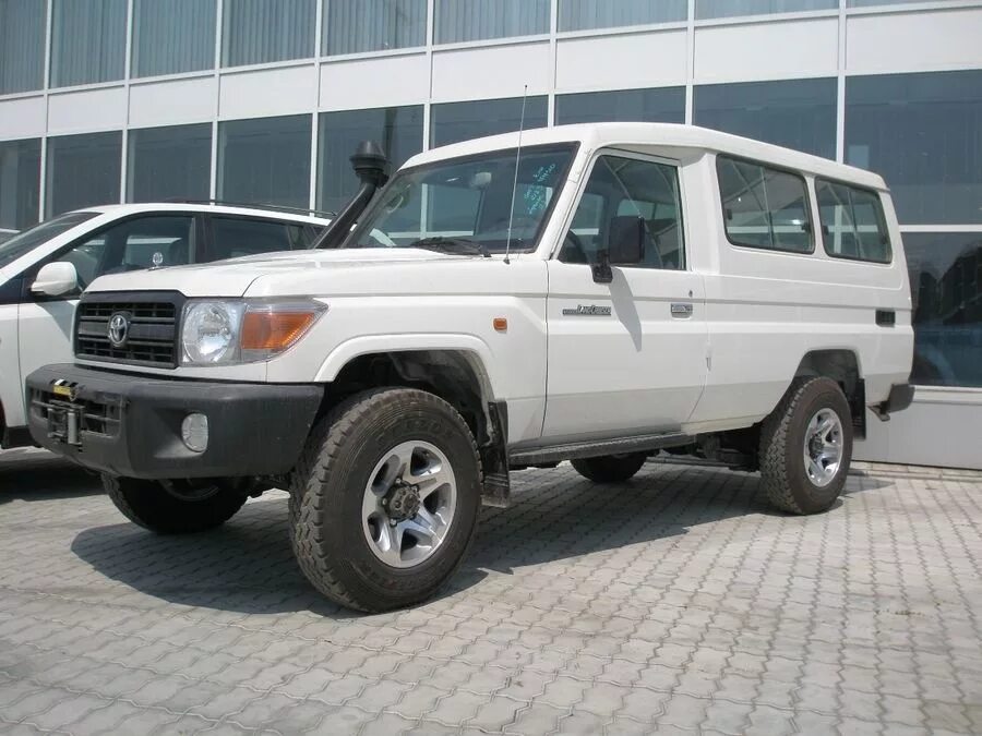 Полный привод дизель механика. Toyota Land Cruiser 45. Тойота квадратная джип. Тойота джип крузак квадратный. Арабский Toyota Land Cruiser.