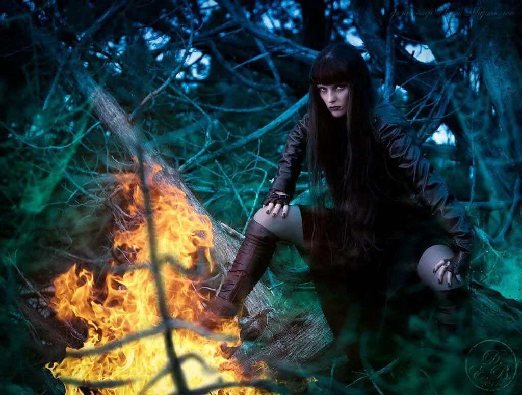 Светлана лейхнер ведьма. Красивая ведьма. Магия ведьмы. Ведьма зельеварение иллюстрация. Девушка волшебство.