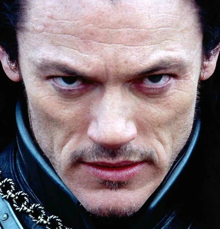 Актер сыгравший графа. Колтаков сергей актер. Граф монте кристо авилов. Люк эванс дракула. Аарон тейлор-джонсон анна каренина.