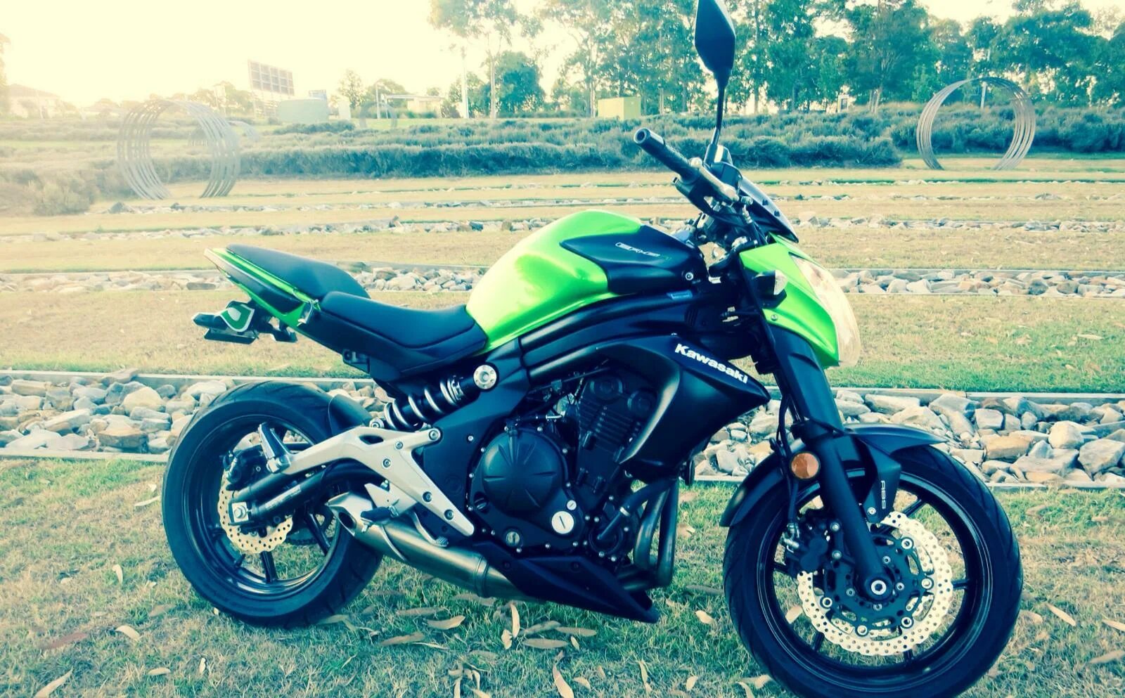 Мотосалон kawasaki в казахстане. Кавасаки ниндзя 400. Кавасаки москва. Kawasaki er6n 2015. Kawasaki 400 кубов.