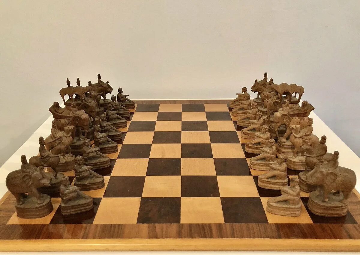 Шахматы в древности. Индийские шахматы чатуранга. Персидский шатрандж шахматы. Чатуранга шахматы в Индии. Древние шахматы чатуранга.