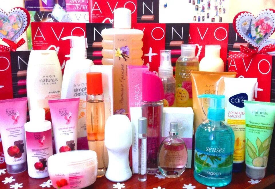 Продукция avon. Avon продукция. Косметика Avon. Набор косметики Avon. Продукция эйвон картинки.