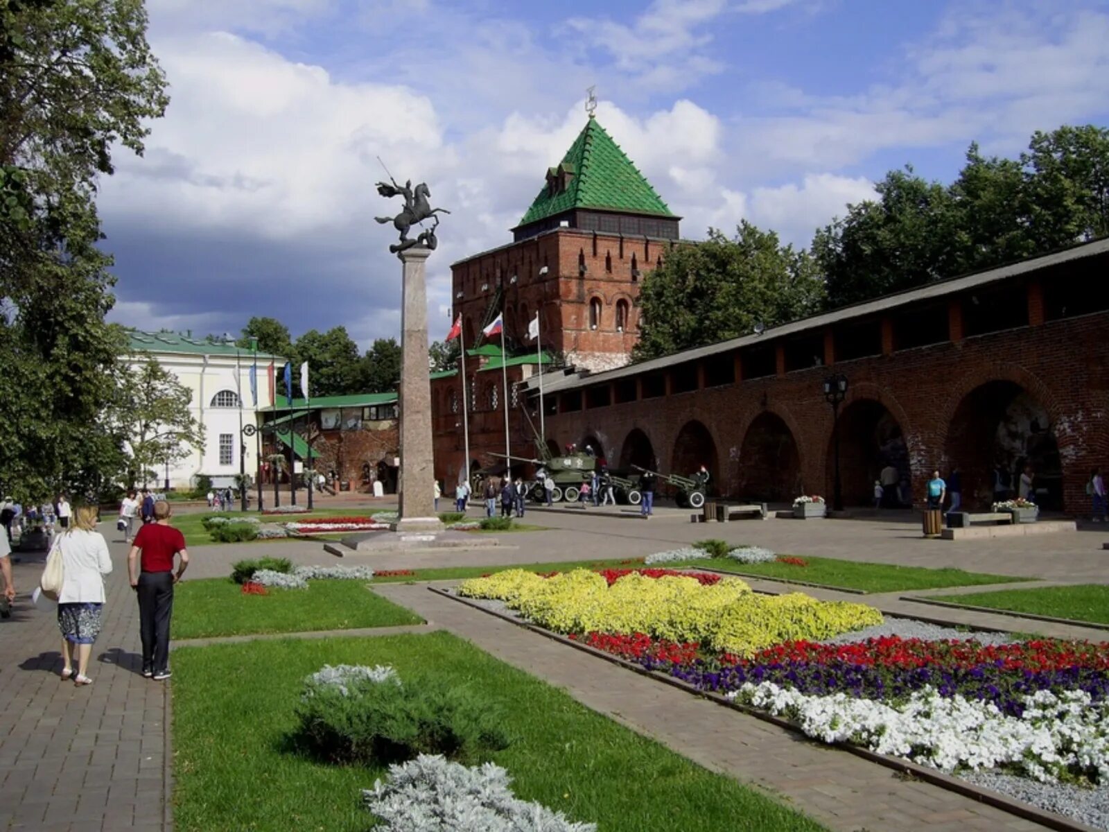 Сайт кремля нижнего новгорода. Нижегородский Кремль Нижний Новгород. Территория Кремля Нижний Новгород. Музей Нижегородский Кремль. Нижний Новгород Кремль экскурсии.