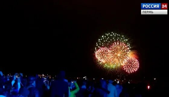 день рождения набережной. салют санкт-петербург. фейерверк владивосток. петропавловская крепость фейерверк. салют победы белгород.