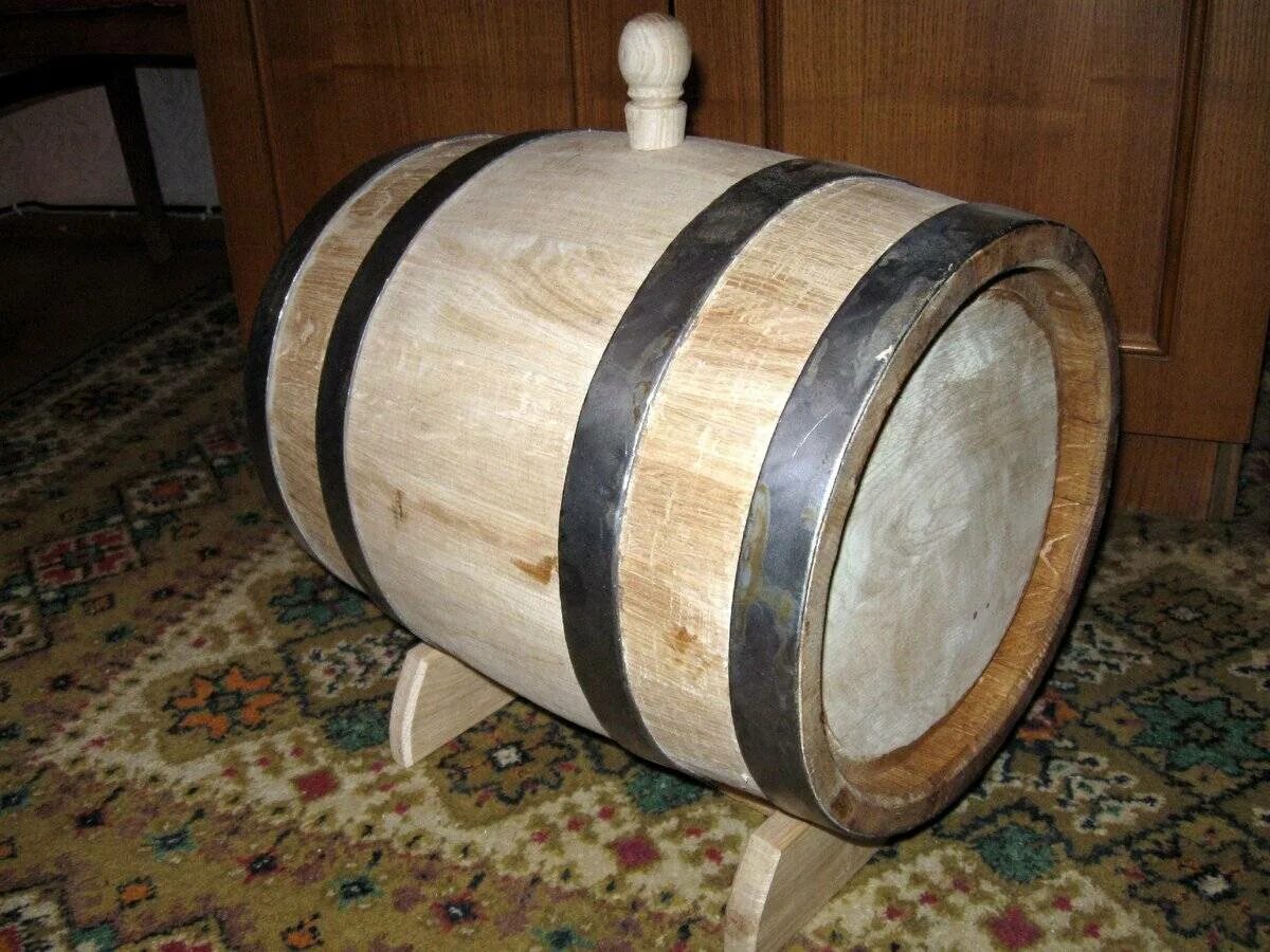 Дубовые бочонки под коньяк. Золотые кряжи бочка дубовая. Подготовка дубовых. Бочка из колотого дуба, 20 л. Заливаем дубовую бочку.