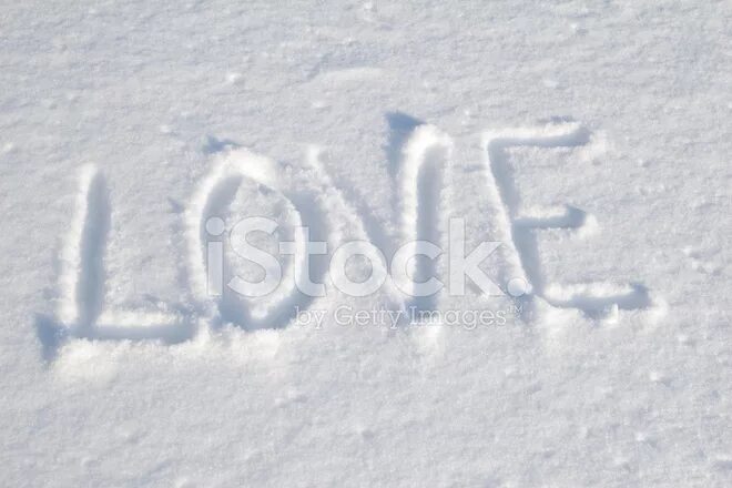 Надпись на снегу. Надпись на снегу я тебя люблю. Что написать на снегу. С новым годом надпись на снегу.
