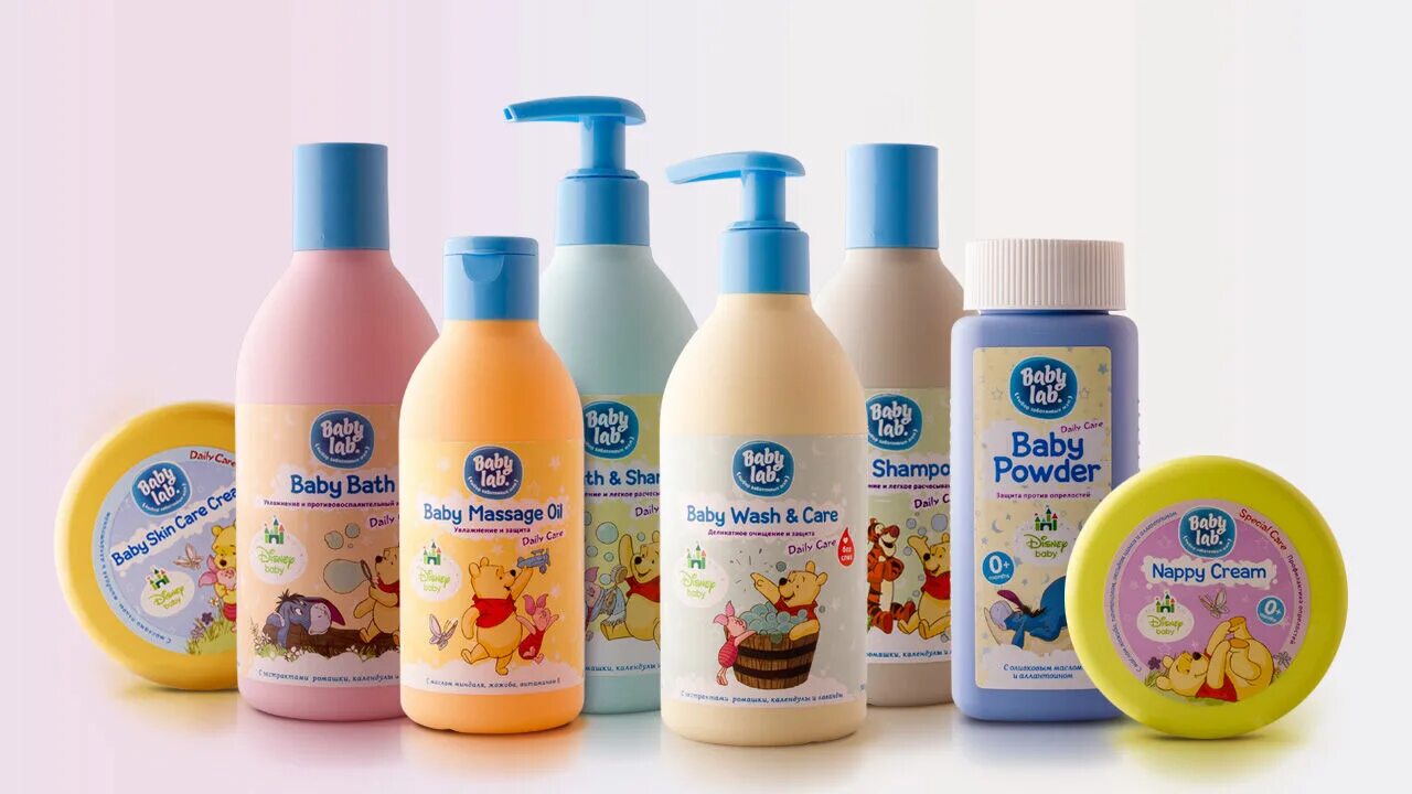 фирмы за уходом ребенка. детская лечебная косметика. набор гигиенических средств для малыша. джонсонс бэби уходовые лосьон. фирмы за уходом ребенка.