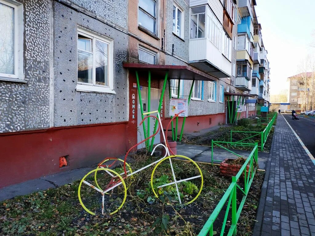 Купить квартиру поселке чкаловский. Романенко 7 Омск. Чкаловский поселок Омск Романенко. Романенко 4 Омск. Романенко 14 а Омск.