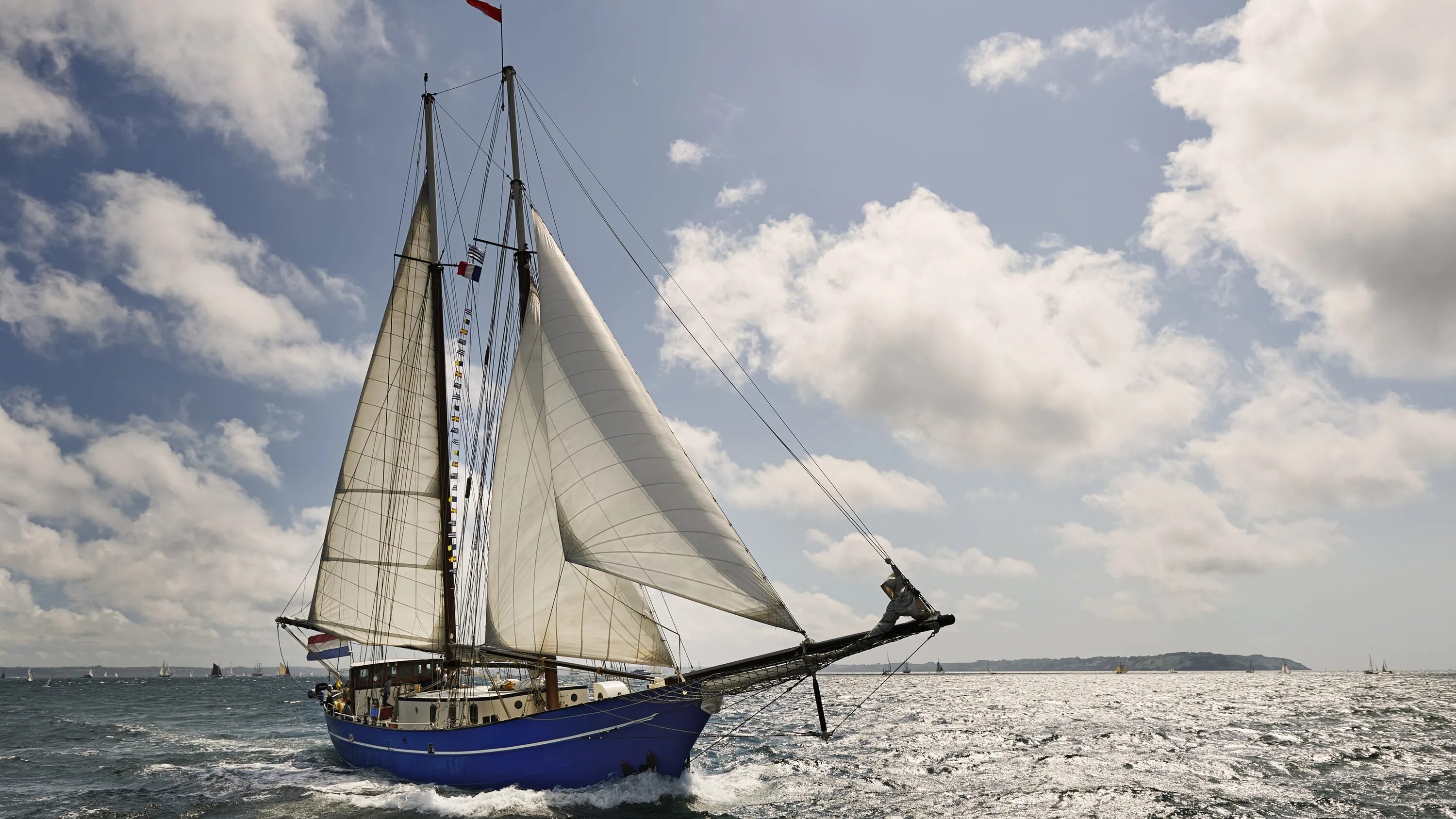 Парусная яхта референс. Sail фото. Одномачтовые парусные яхты. Парусный спорт. Яхта.