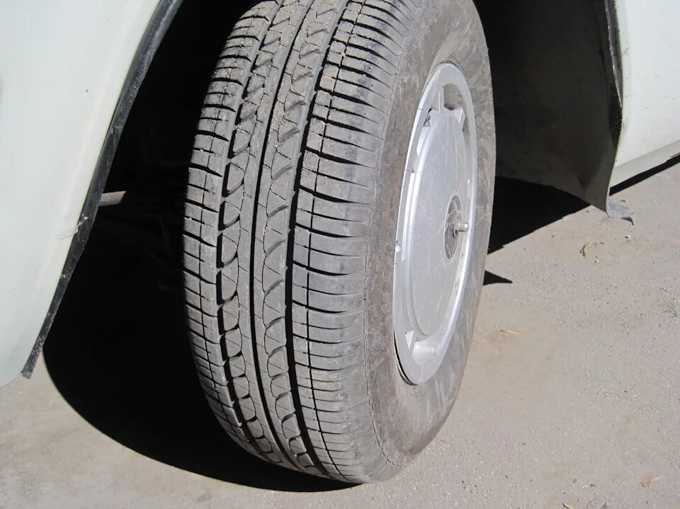 Волга на резине 15*205*70. Зимняя резина на газ 31029. 205/70 r14. Волга резина на 14. Колёса волга 205,70,14.