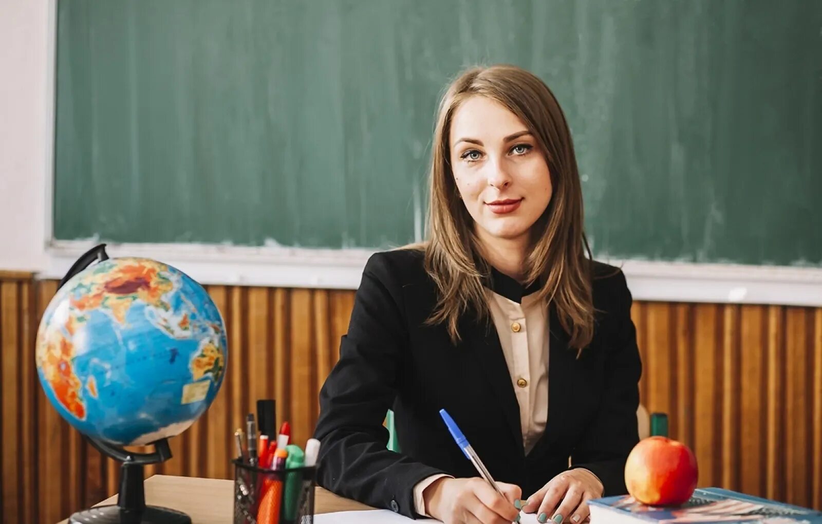 A teacher. Учитель. Девушка учитель. Учительница. Молодой учитель.