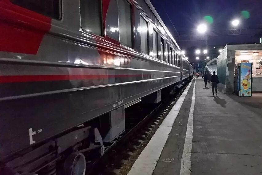 Поезд 002 иркутск. Поезд новосибирск. поезд иркутск. поезд барнаул. поезд красноярск новосибирск.