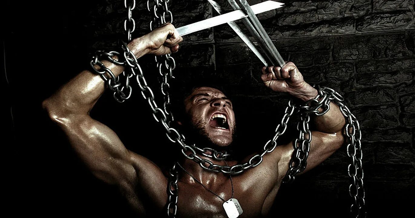 Разрывая оковы. Свобода души. Цепь рвется. Девушка связанная цепями. Раб разрывающий цепи.