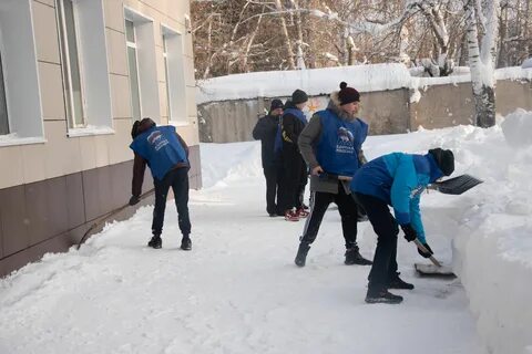 Помогает очищать