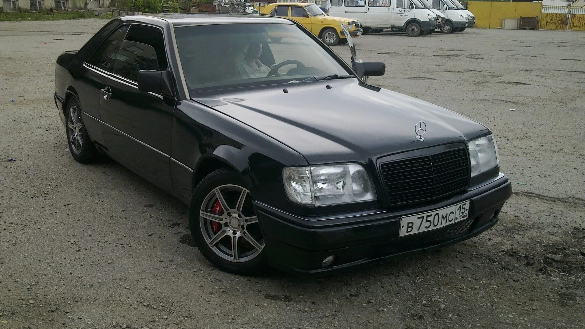 Авито мерседес волчок. Mercedes w124 1989. Мерседес 124 волчок. Мерседес бенц 124 волчок. Волчок мерседес w124.