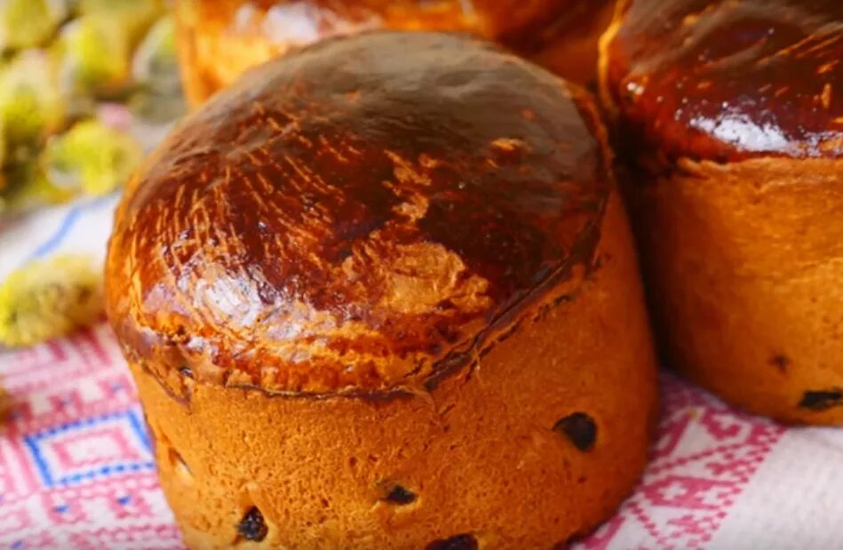 Венский кулич пасхальный. Сдобный кулич. Тесто сдобное дрожжевое для куличей в духовке. Пасхальный кулич с творогом. Тесто для куличей.