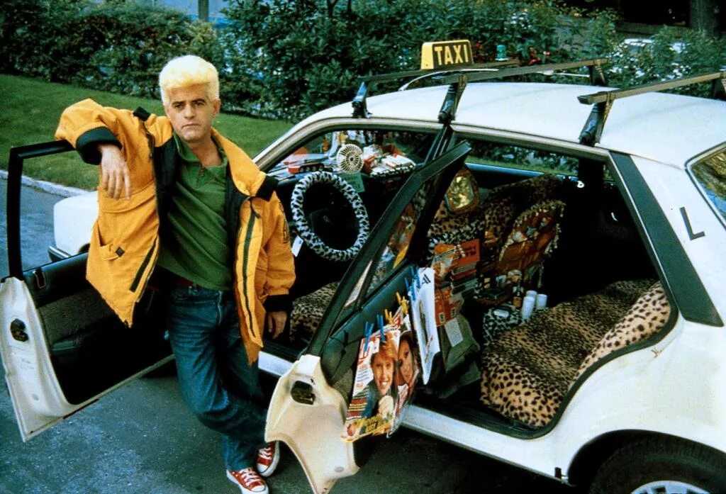 танцует женщина на грани нервного