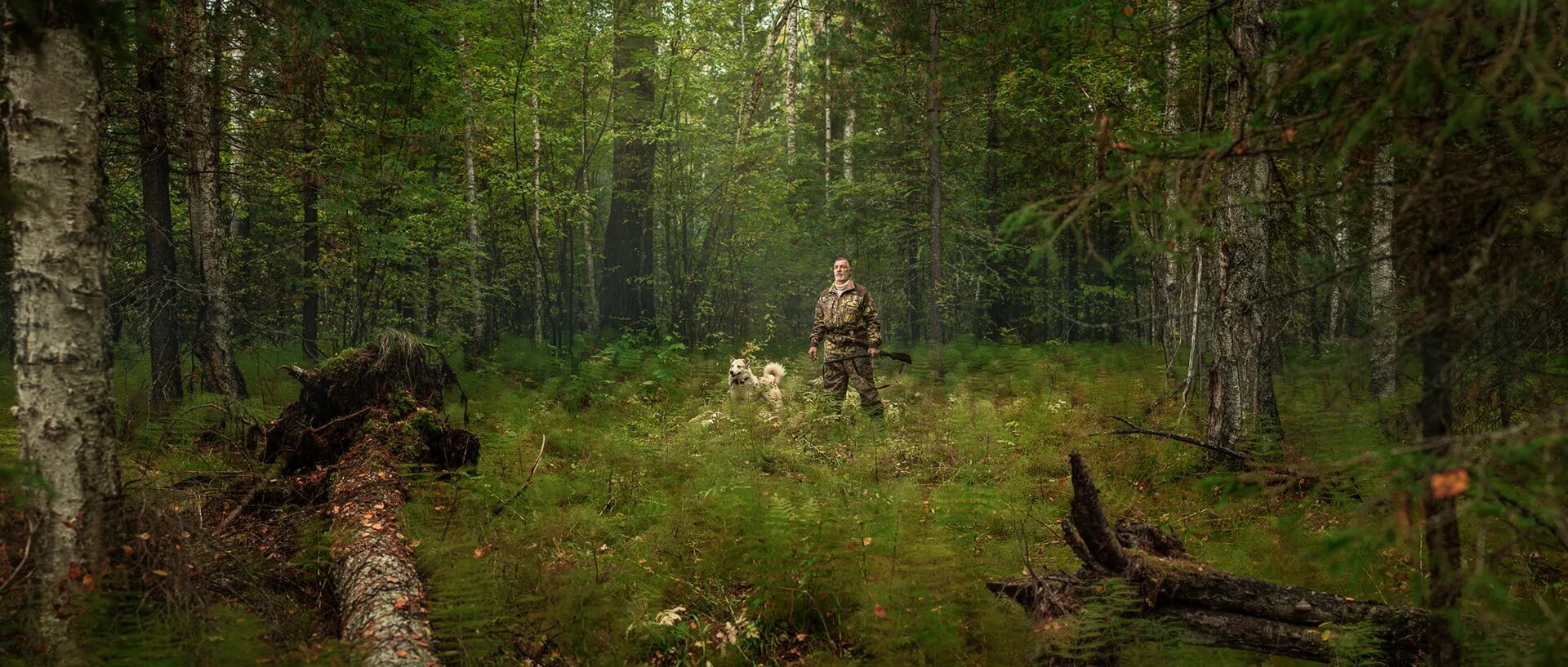 Егерь Лесник. Лесной охотник. Охотник в лесу. Военные в лесу.