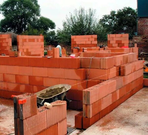 Кладка кирпича. Кладка кирпича. Блоки poromax. Дом из полнотелого кирпича. Магма красный кирпич.