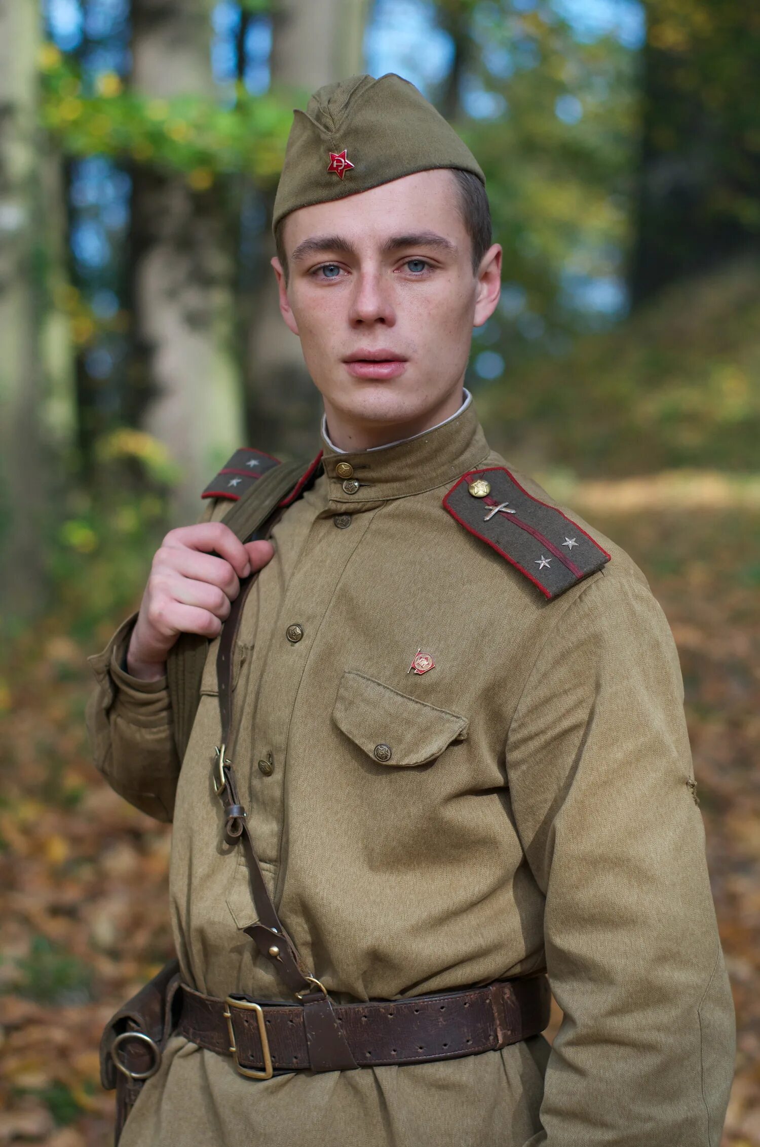 молодой военнослужащий. единичка фильм 2015 илья коробко. солдат десантник. рядовой молодых. молодой солдат.